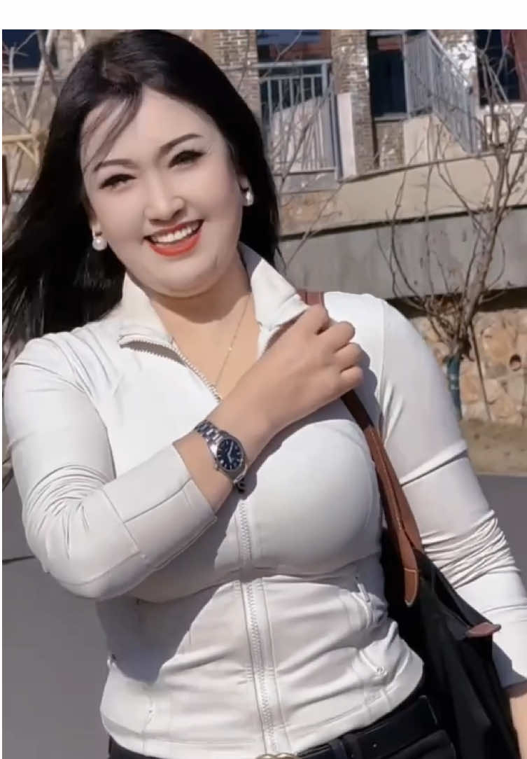 سيكون اختيار شريك حياتك أكثر سهولة إن كان معنى حياتك واضحاً بالنسبة لك، أي حين يكون لديك تصور عن أهدافك وأولوياتك وقيمك ومبادئك، حين تفهم نفسك والطريق الذي تريد أن تسير فيه، سيكون واضحاً وقتها من هو الشخص المناسب الذي يصلح للسير معك وإعانتك للاستمرار في هذا الطريق.