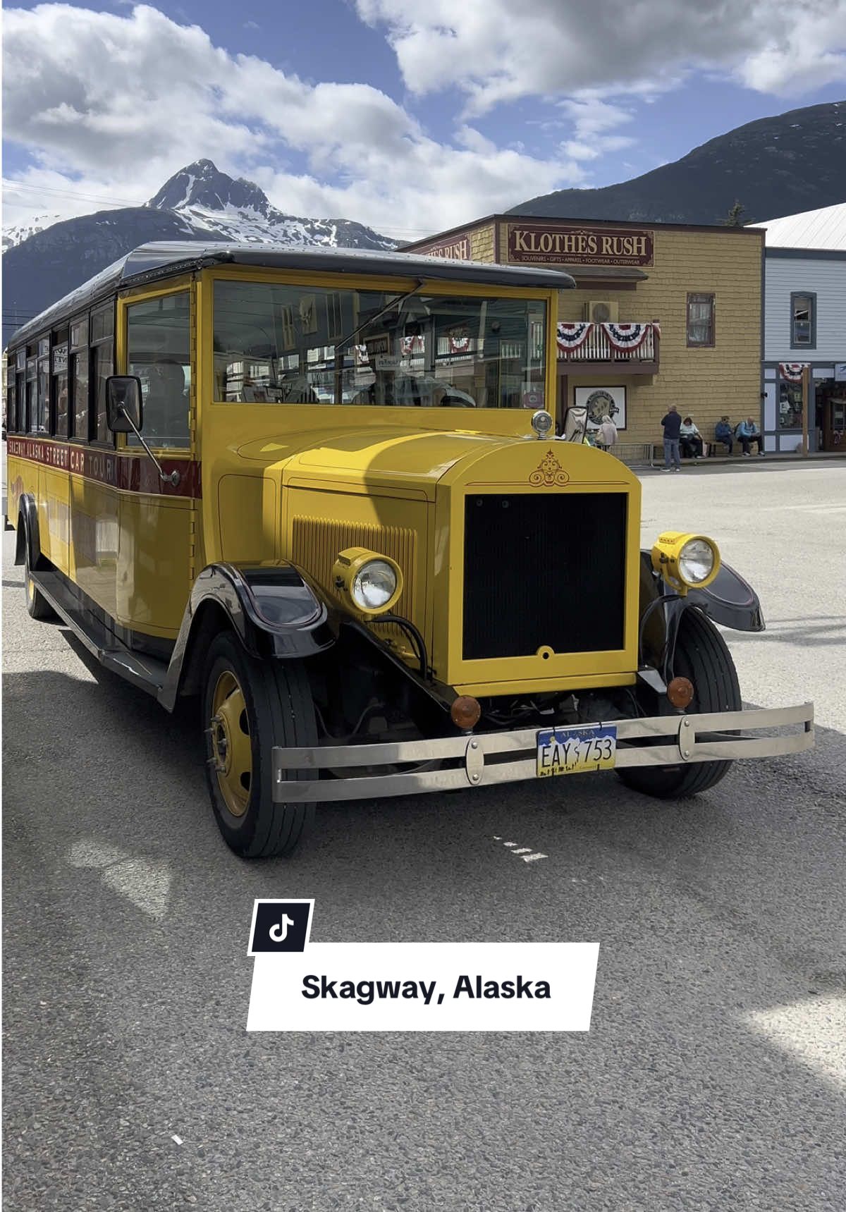#Skagway fue la última parada de nuestro crucero en Alaska (Aunque después hicimos una escala más, pero en Canadá) ¡Y no defraudó!  Un pueblo detenido en el tiempo, y un tren con las vistas más espectaculares 🚂🏔️  Definitivamente un destino obligado 😍 #Alaska #VisitAlaska #AlaskaCruise #Vacay #TakeUsBack #TravelTok #CruiseLife #MountainViews @Celebrity Cruises @Ricardo Guevara 