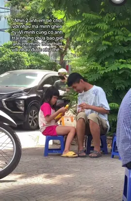 Vì từ bé 2 anh em mình đã không hợp nhau nên lớn lên cũng vậy. Kể cả lớn lên anh trai mình và mình cũng không lưu cả số liên lạc nhau vào trong danh bạ và phải rất lâu thì anh mình với mình mới nhắn tin 1 đến 2 câu với nhau..!#tamtrang #buon_tam_trang #xh #viral #foryou #xuhuong #xuhuongtiktok #lovetiktok #anhtrai #emgai 