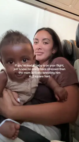 If I could magically nap, I WOULD HAVE DONE IT😅😅 #momtok #travelwithbaby #traveltiktok #flyingwithababy #postpartum 