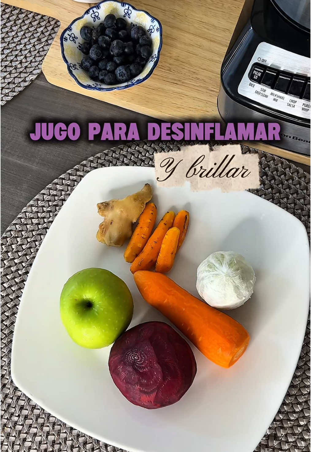 🌸 Beneficios del jugo para la salud y bienestar de la mujer: 	✨1.	Equilibra hormonas naturalmente 	•	El betabel apoya el hígado, que es clave para metabolizar el exceso de estrógenos, ayudando a reducir síntomas del síndrome premenstrual (SPM), acné hormonal y cambios de ánimo. 	✨2.	Mejora la circulación y oxigenación del cuerpo 	•	Ideal para mujeres con baja presión, piernas pesadas o cansancio crónico. El betabel y el jengibre estimulan el flujo sanguíneo. 	✨3.	Aumenta la energía y la vitalidad 	•	Rica en hierro, antioxidantes y vitamina C, esta mezcla combate la fatiga y mejora el rendimiento físico y mental. 	✨4.	Apoya la salud de la piel, cabello y uñas 	•	Gracias a la vitamina A (zanahoria), vitamina C (limón, arándanos) y los antioxidantes, promueve una piel luminosa, uñas fuertes y crecimiento capilar. 	✨5.	Alivia la inflamación abdominal y los cólicos 	•	El jengibre, la cúrcuma y la pimienta actúan como calmantes naturales para molestias digestivas o menstruales. 	✨6.	Favorece la digestión y combate la hinchazón 	•	El jengibre estimula los jugos gástricos, el limón alcaliniza y la manzana aporta fibra soluble. 	✨7.	Regula el tránsito intestinal 	•	Ideal para mujeres con estreñimiento o digestión lenta, gracias a la fibra de la manzana, betabel y zanahoria. 	✨8.	Desintoxica el hígado y limpia la sangre 	•	Fundamental para una piel limpia, hormonas balanceadas y un sistema inmune fuerte. 	✨9.	Refuerza el sistema inmunológico 	•	Por su alto contenido en vitamina C y antioxidantes, fortalece las defensas, especialmente en cambios de estación o estrés. 	✨10.	Favorece la pérdida de grasa y retención de líquidos 	•	Su poder diurético y desinflamatorio ayuda a reducir volumen y mejorar la sensación de ligereza. 	✨11.	Apoya la salud mental y emocional 	•	Ciertos compuestos del betabel y el jengibre están relacionados con la producción de serotonina, mejorando el estado de ánimo y reduciendo la ansiedad. #jugosaludable #cuerposano #resetnatural #salud #GlowUp #jugodebetabel #remediosnaturales #bellezanatural  #creatorsearchinsight 