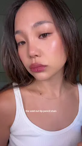the best lip pencil stain @Huda Beauty I love shade toasty brown for an everyday 
