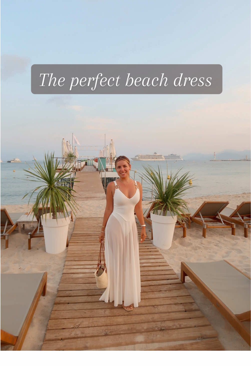 In love with this dress! Perfect for beach side dining ❤️ #beachdress #summerdress #summeroutfits #Loveyourboobs 