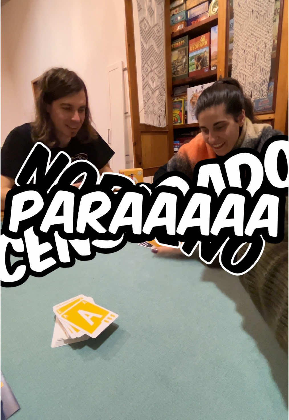 Jugando QUICKSTOP DE BURO. Por si no se dieron cuenta hay que pensar rapido 😅