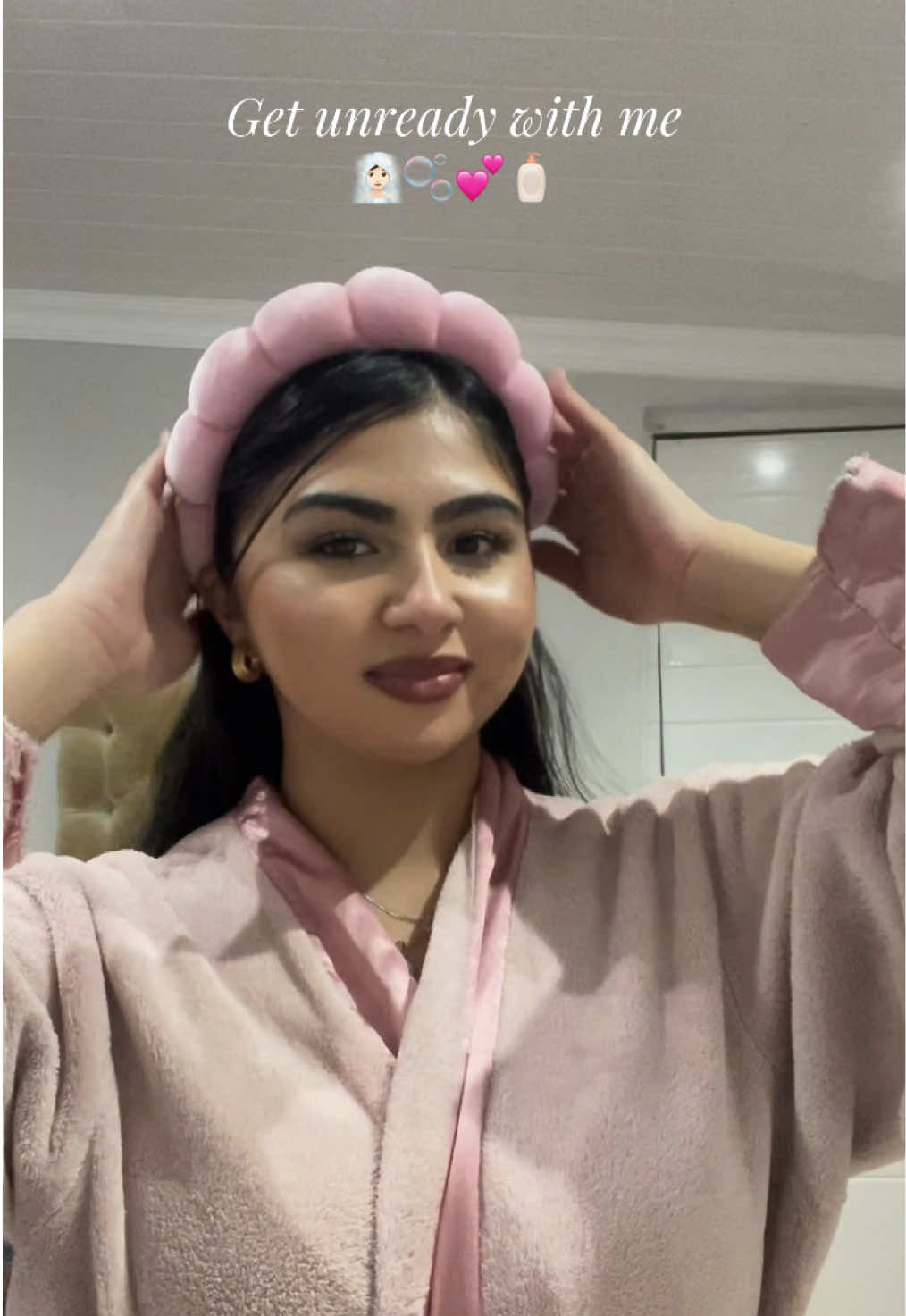 Night time routine +exfoliation night 🧴🫧🧖🏻‍♀️🛁#foryoupage #fyp #foryou #SelfCare #xybca #exfoliation #skincareroutine #selfcareroutine #sama28 #SelfImprovement #nightroutine #nightskincareroutine 
