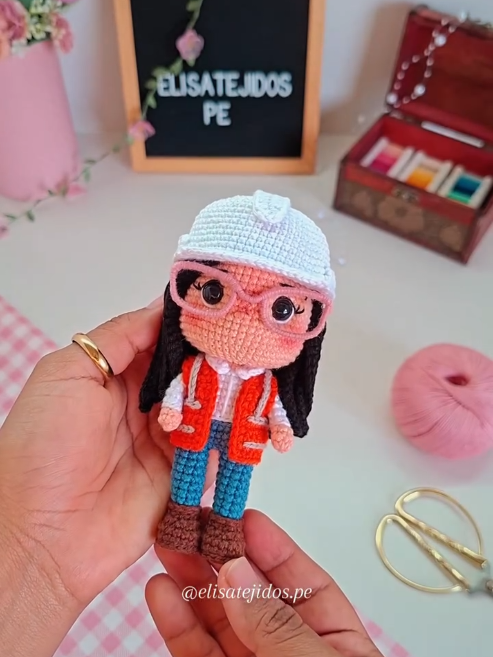 Una linda mini ingeniera. #handmadewithlove #crochet #paratii 