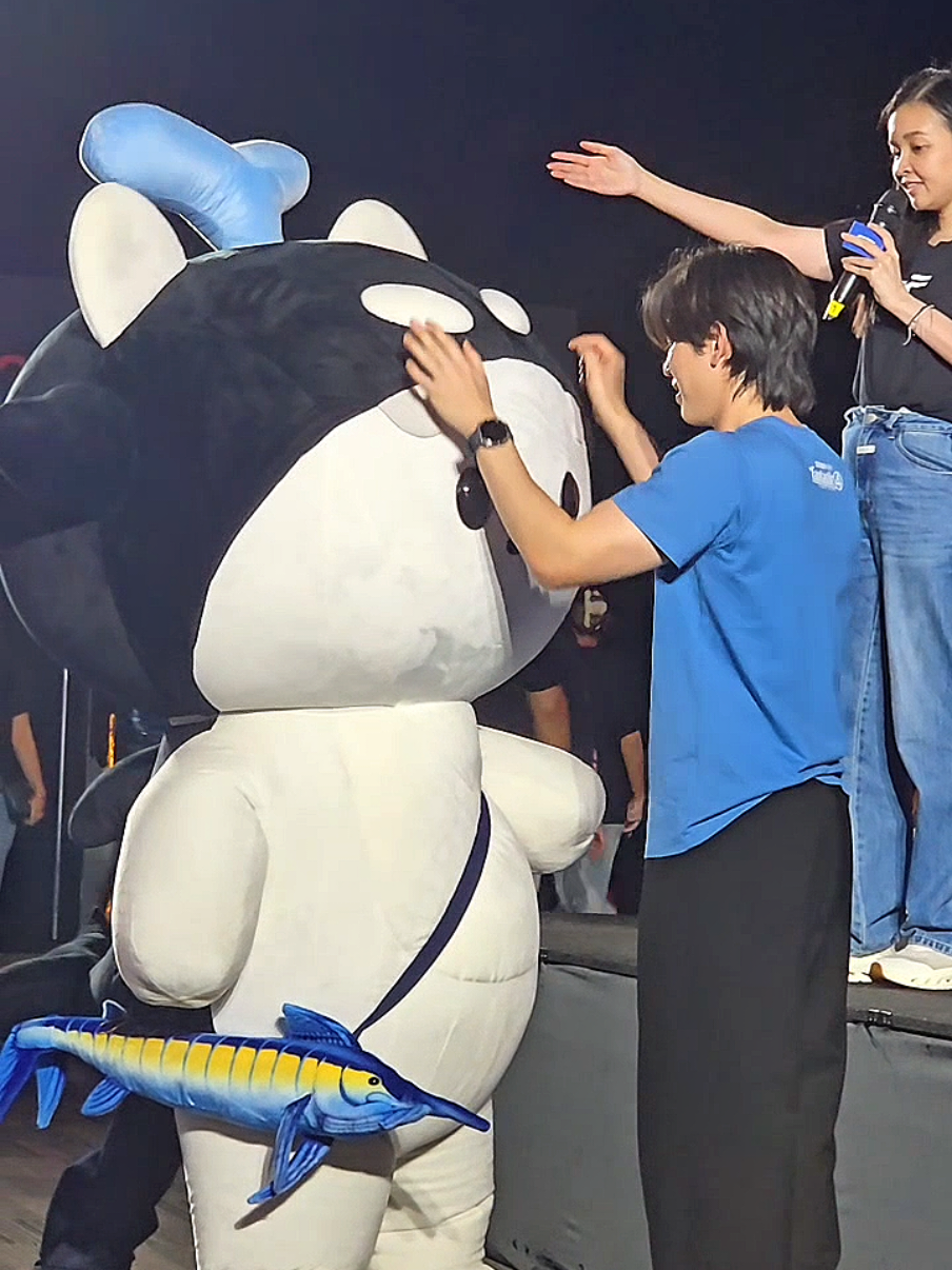 พ่อพ่ออุ้มยัยซังตัวลอยเลย น่ารักมาก 😭😭😭🫳🏻🐻‍❄️🐋 #Polcasan #ยัยซัง #Newwiee #TayNew #เตนิว