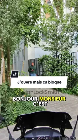 Ouverture de porte classique… jusqu’à ce que je tombe sur ÇA derrière 😱 Merci le client sympa mais préviens la prochaine fois 😂🔓#fyp#pourtoi#tik_tok#serrurier#paris#vira#dylanlocksmith#serrurierdylan#UrgenceSerrurier#serrurierparis#portebloque