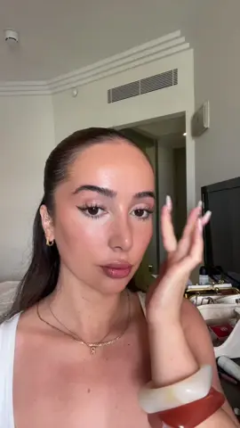 favourite part of my makeup routine lately ✨ & to think that I used to hate my natural freckles as a kid lol #frecklestutorial #frecklepen 