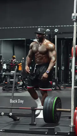 Back Day 💪🏿 Read captions 👇 Transform your body in 8 weeks with our Ultimate Shred Workout Program! 💪 Plus, get exclusive bonuses to supercharge your results. More details: link in my bio! ⬆️ #workoutplan #GymTok #Fitness #workout #bodybuilding