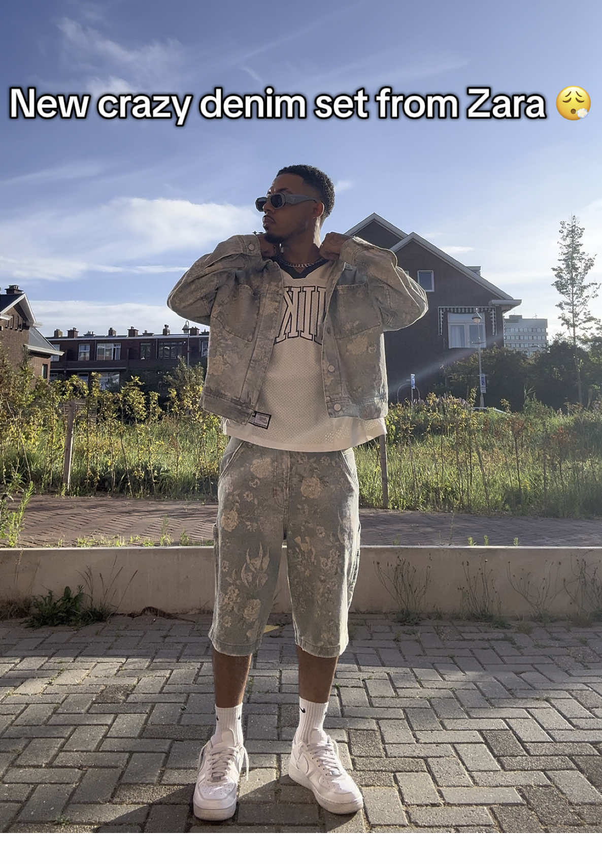 This floral print denim set from Zara goes hard 😮‍💨 Jacket: 7446/307/330 Shorts: 5862/375/023 #OOTD #zaramen #zaraoutfit #zara #outfitinspo #mensfashion 