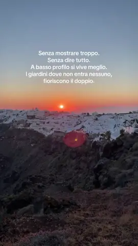 🍃. #fyp #tiktokitaly #greece #santorini #andiamoneiperte #sunsetlover #tiktokviral 