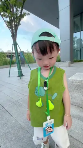 Bé đi bán dưa hấu 🍉  #fyp #cute #dethuong #dangyeu #baby 