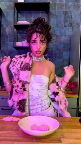 N3awdo nhto had lvideo hit tiktok muta lina li qbl, heavy to handle i guess #kinga #frizzy #peppa #rapmarocain #🇲🇦 #fyp #fypシ゚ 