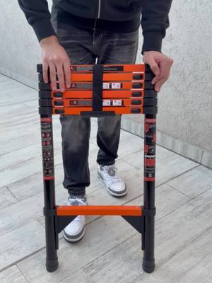 Su diseño telescópico permite transportarla fácilmente en el auto y guardarla en espacios reducidos