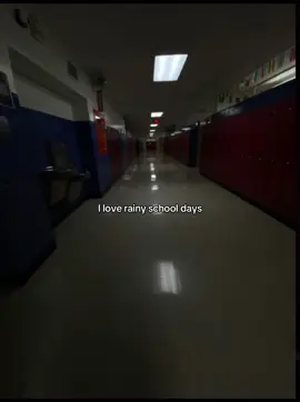 These days are so quiet and calming. #rainyschoolday #fyp #school #rain #rainy 