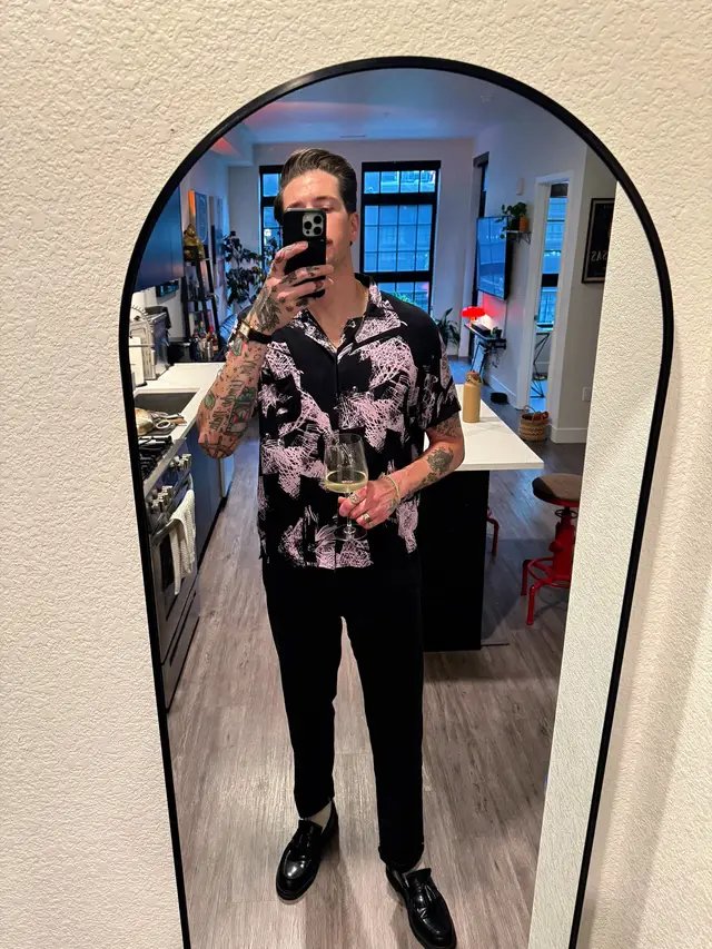 Who’s tried the jalapeños in their Sauvignon Blanc? And if so, is it worth the hype? #OOTD #fitcheck #mensfashion #ootdinspo #mensstreetwear #getyourstyleright #fyp 