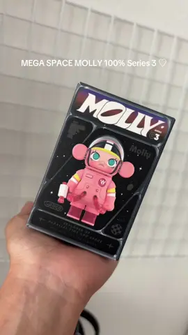 she’s the cutest 💖 mollys available on tiktok!! #popmart #mollyseries3 #megamollyspace #mollyspace 