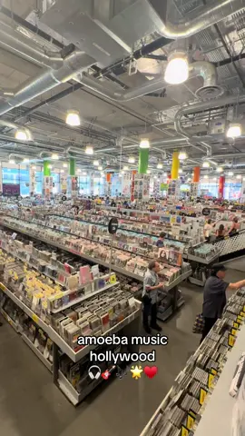 music lovers paradise 🎧🎸🎶💫 #amoebamusic #amoebahollywood #fyp #fypage #losangeles #hollywood #amoeba #music #musiclovers 