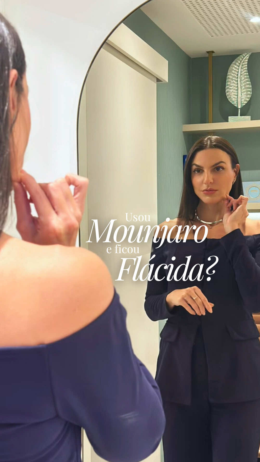 🎯 Usou Mounjaro e notou flacidez no rosto ou corpo? O emagrecimento, especialmente quando rápido, pode causar perda de sustentação da pele — mas existem soluções seguras e eficazes! 💉✨ 🔍 Principais causas da flacidez: ✔️ Perda acelerada de gordura, que sustentava naturalmente a pele ✔️ Dieta inadequada e baixa ingestão de proteínas, que comprometem a produção de colágeno e elastina  ✔️ Processo inflamatório crônico, comum em dietas muito restritivas ✔️ Alterações hormonais e envelhecimento natural 💡 Soluções para recuperar firmeza e contorno: ✅ Bioestimuladores de colágeno (como Sculptra® ou Radiesse®) ✅ Preenchedores estratégicos que devolvem volume e sustentação ✅ Correção nutricional e ingestão proteica adequada ✅ Treino de força e suplementação personalizada 💬 Sua pele pode acompanhar a sua evolução. Cuide do rosto e corpo com um plano que respeita seu processo de emagrecimento e valoriza sua beleza natural. 📲 Quer entender o que seu corpo está pedindo e quais recursos usar ao seu favor? Mande uma mensagem no WhatsApp da bio e agende sua consulta.  Vamos juntas cuidar de você por inteiro! 💛 #Mounjaro #OzempicFace #FlacidezNaPele #BioestimuladorDeColageno #PreenchedorFacial #Colágeno #NutriçãoDaPele      ⸻ Se quiser, posso adaptar o CTA conforme o canal que você estiver usando (WhatsApp, link direto de agendamento, DM etc).  