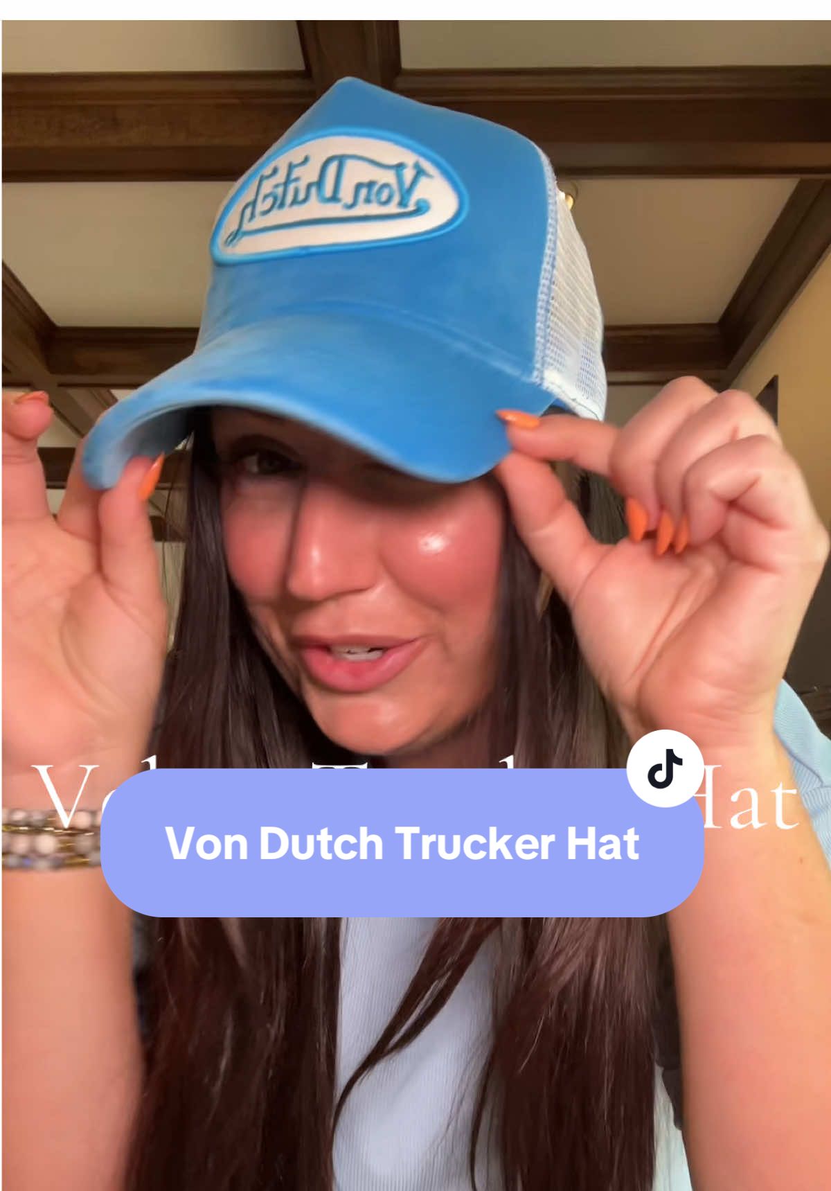 A velvet trucker hat 😍 #truckerhat #truckerhats #truckerhatstyle #vondutch #hats #hatstyle #hat 