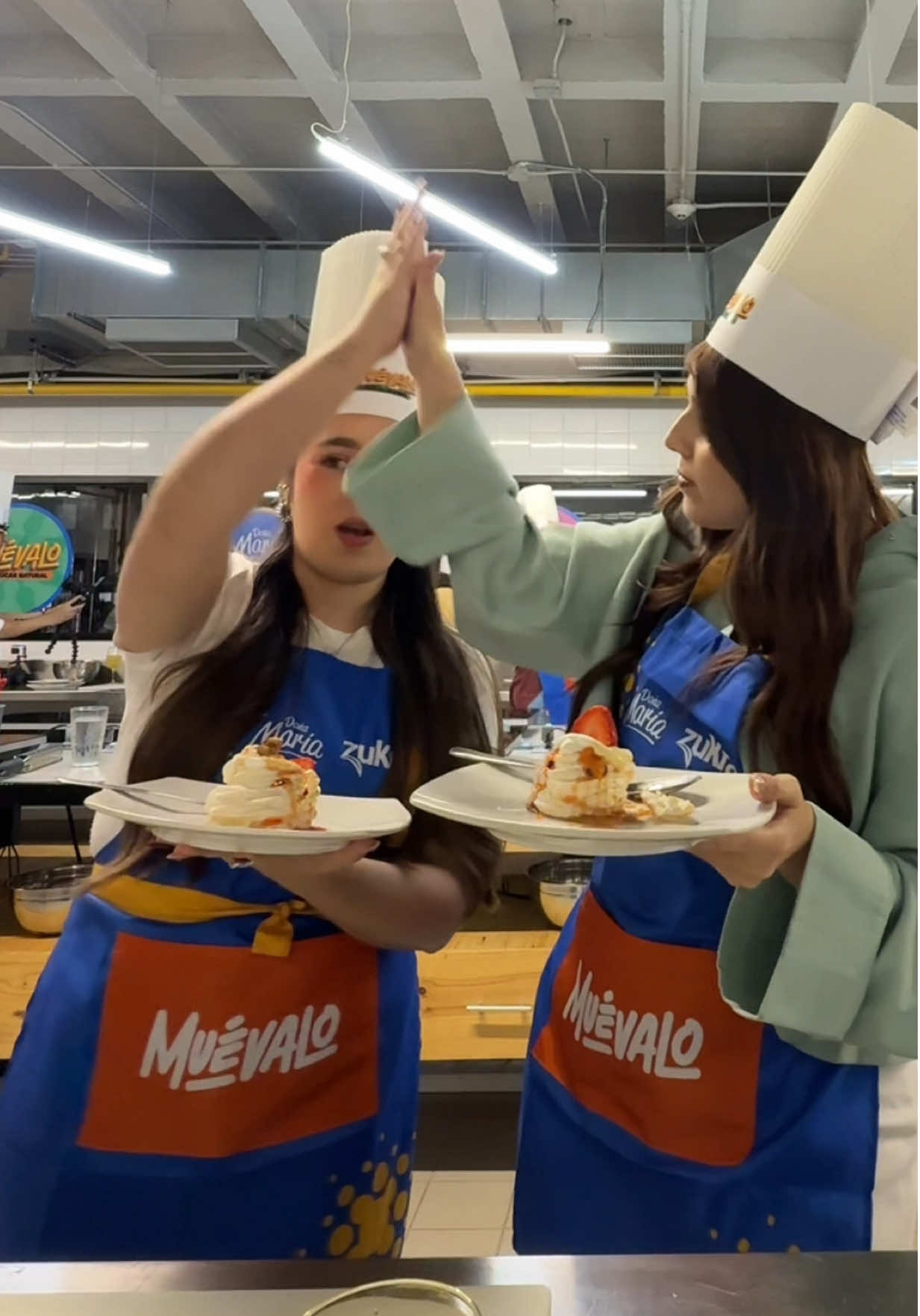 Cocinamos, bailamos y nos divertimos mientras aprendimos los mitos y realidades del azúcar. 🍬🧁🍡¡Qué linda experiencia ser parte de esta nueva campaña  de Doña María y Zukra! MUÉVALO 🕺💃🏼🏋🏻‍♀️ El balance lo es todo 🫶🏼 #MuevaloConAzucar @Muévalo 