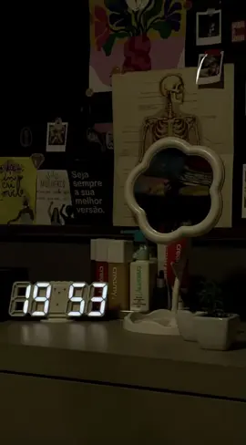 🕒 Relógio LED 3D que virou tendência! Quer dar um toque moderno no seu quarto ou escritório? 💡 📌 Funciona na parede ou na mesa 📌 Display digital super brilhante 📌 Design minimalista e elegante ✨ E o melhor: só R$ 29,95! Corre antes que acabe! 🛒🔥 #tiktokbrasil #relogio #DecoraçãoModerna #Minimalismo #homedecor 