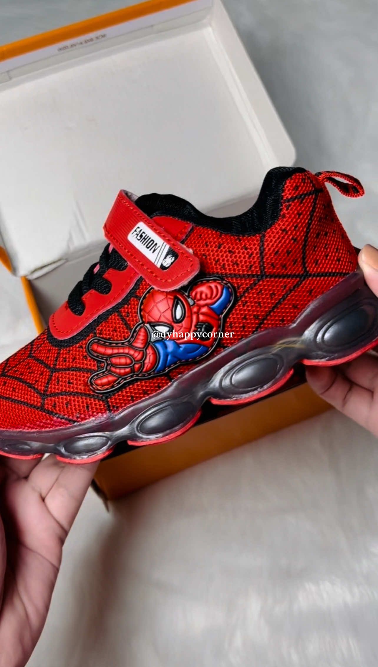 LED Spiderman rubbershoes for kids. ♥️🕷️🕸️✨ #spidey #rubbershoes #rubbershoesforkids #ledshoes #giftideasforkids 