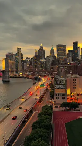 ¡Hoy descubrí la mejor vista de New York!😍🌉🥳🗽 . . . #newyork #newyorkcity #nyc #newyorker #manhattan #sunset #timesquare #cityneversleeps #nycbucketlist #visitnyc #traveltiktok #fypシ 