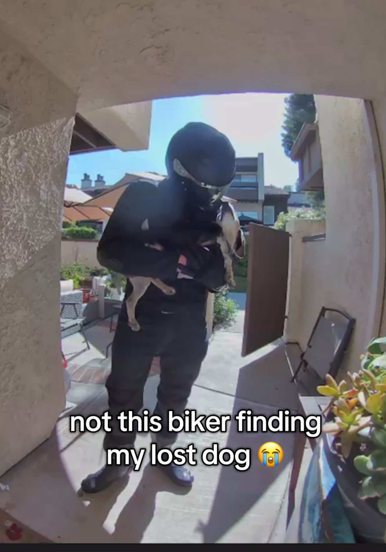 What a surprise! #motorcyclesoftiktok #bikerboys #biker #bikerboy #bikersoftiktok #funnyvideos #doorbellcamera #BookTok #booktokfyp 
