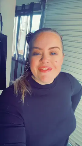 Being confident or cringe 🫣😬#storytime #salondiarys #royalhair #fyp #fypシ゚viral #hairtok #bestvibes #bestvibes #perthsalon #SmallBusiness 