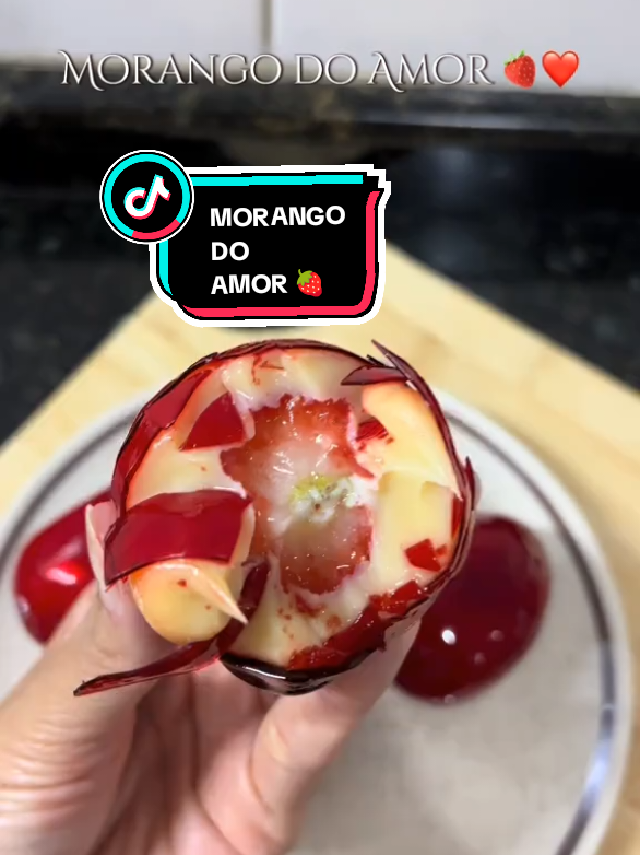 🍓✨ Receita do Morango do Amor perfeita pra deixar seu feed mais doce! Crocante por fora, suculento por dentro! 😍 Aprenda em segundos e surpreenda quem você ama ❤️ 📌 Salva pra fazer depois ❤️ Curte e comenta 
