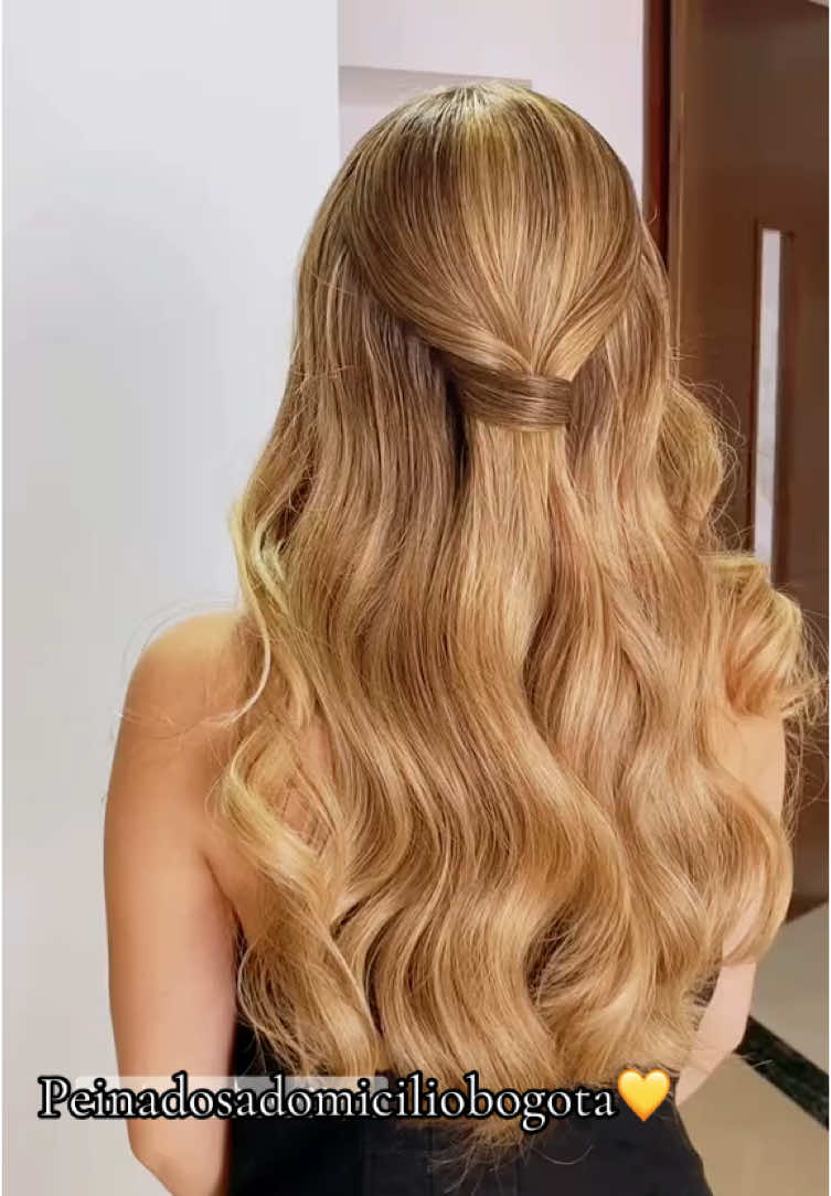 #PeinadoNovia #HairBogotá #peinados #GlamHair #SemiRecogido #PeinadoADomicilio 