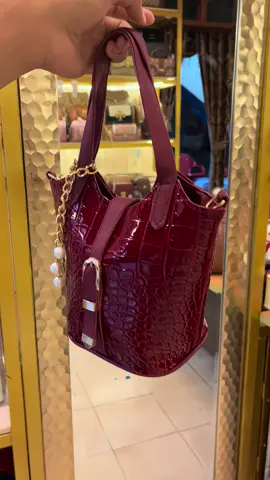 Ini gimana sih tokonya ngasih harga tas cantik gini dengan harga murah, cek keranjang kuning sekarang  #tasselempangwanita #handbagwanita #taswanitaelegan #shoulderbagwanita #shoulderbagwanita 