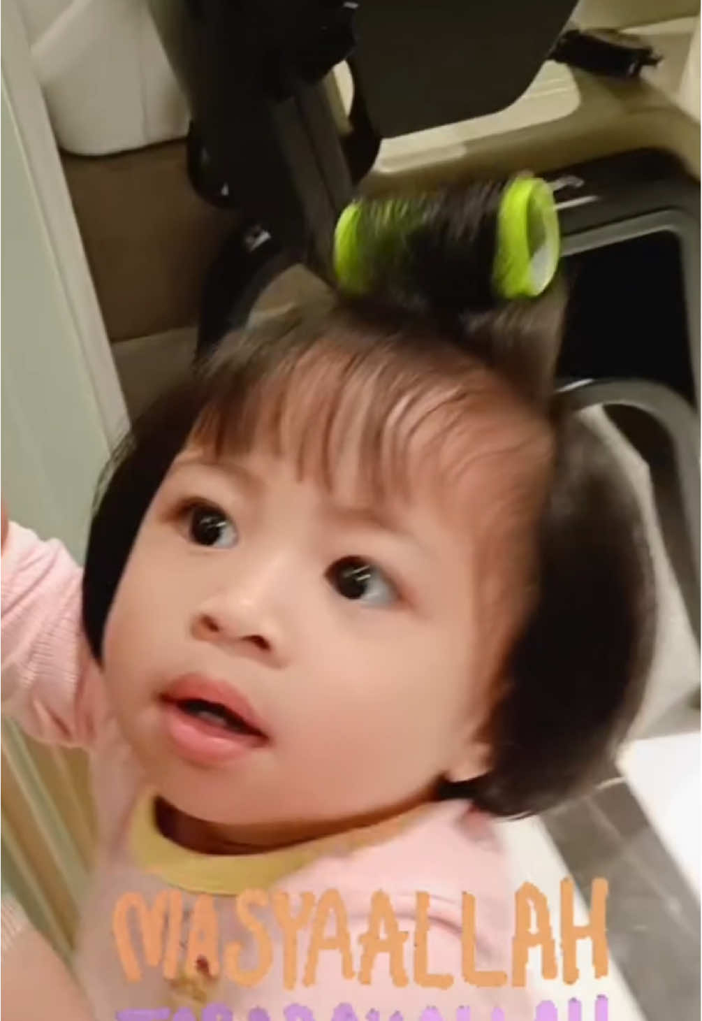 Pagi pagi pake roll rambut 🤣🤏 #lily #ranaimamalika #raffinagita1717 