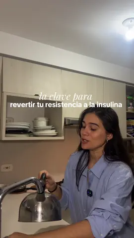 Muchas mujeres con SOP se enfocan en hacer más cardio, comer menos y sudar más… Pero si no estás entrenando piernas con enfoque en hipertrofia, estás dejando pasar una de las estrategias más poderosas para regular tu salud hormonal 👇 🧠 El músculo mejora tu sensibilidad a la insulina 🔥 Y tus piernas son el lugar perfecto para empezar a construirlo Y si quieres dejar de improvisar y tener una estructura clara ⬇️ 📁Descarga mi Guía práctica de entrenamiento para mujeres con SOP 📲 Encuéntrala en el link de mi bio #SOP #EntrenamientoSOP #resistenciaalainsulina #pcosweightloss #entrenamientodefuerza #ciclomenstrual 