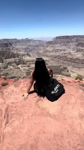 Unreal 🖤 #grandcanyon #7wondersoftheworld #lasvegas #arizona #travel #thegrandcanyon #nationalpark #foryou #fypシ #parati #vegastour 