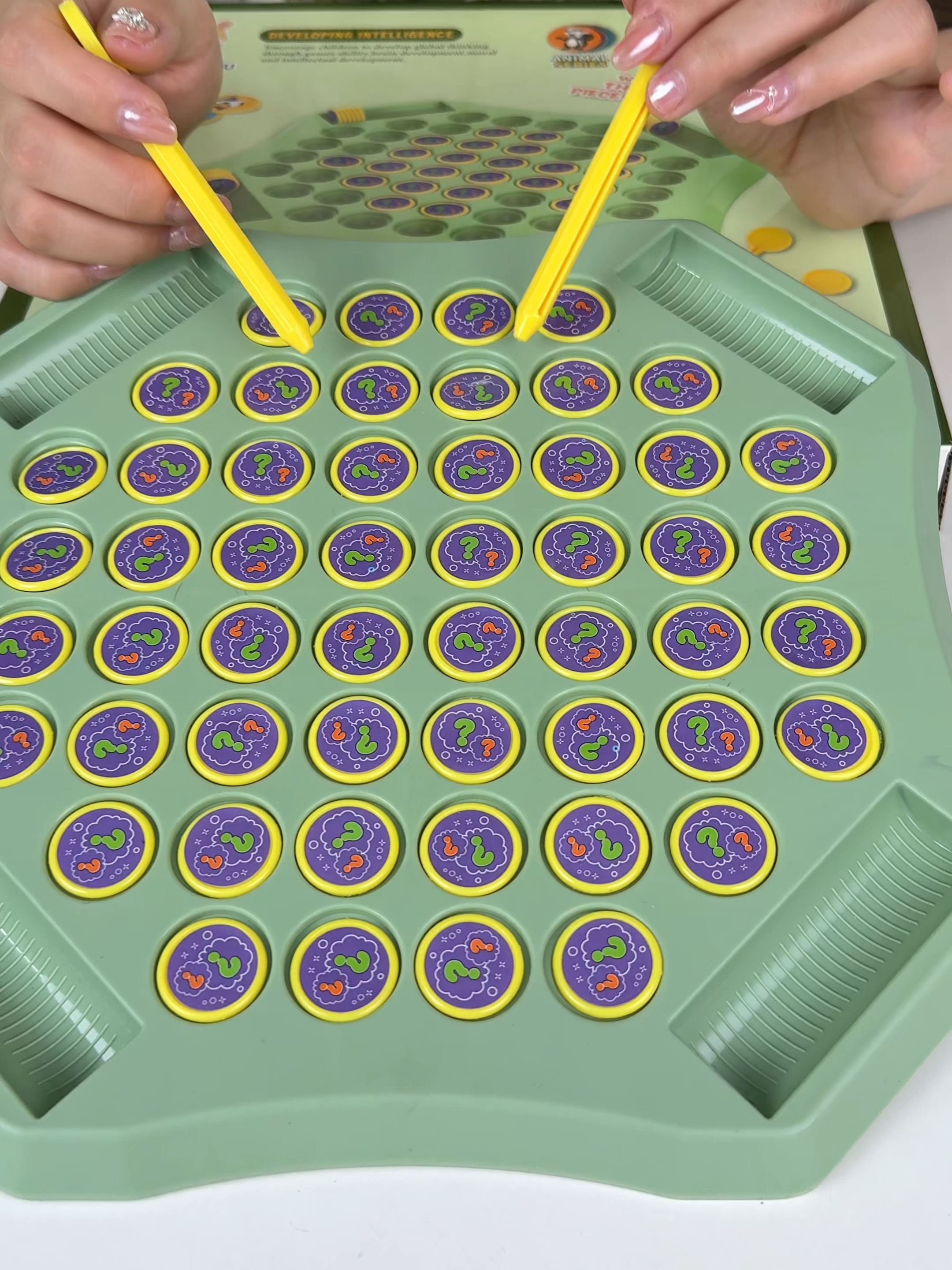 trò chơi lật cờ, lật hình đoán tôi là ai. Giúp bé luyện khả năng nhanh tay nhanh mắt, ghi nhớ vị trí lâu hơn #cohoaidochoi #dochoichobe #dochoithongminh