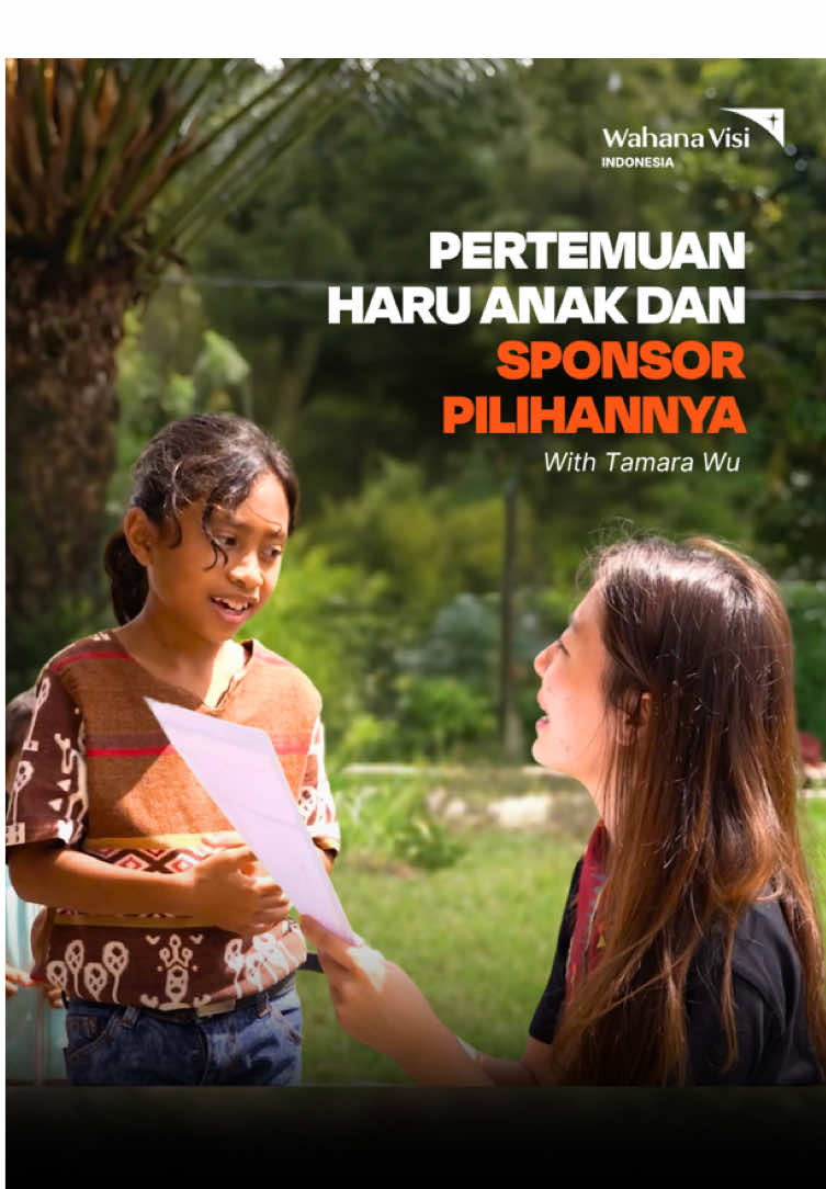 Ada momen yang tak bisa diungkapkan dengan kata-kata, hanya bisa dirasakan oleh hati. Inilah salah satunya. ✨ Melihat langsung detik-detik saat anak-anak ini bertemu para sponsor yang telah mereka pilih sendiri melalui #Chosen adalah sebuah keistimewaan.  Tatapan mata mereka bertemu untuk pertama kali, momen syukur, haru, kelegaan, dan harapan hadir begitu tulus di sana.🧡 Bersama kak @tamarawuu , kita menjadi saksi bahwa kebaikan adalah ikatan yang paling kuat. Ini bukan sekadar donasi, ini adalah tentang dua dunia yang bertemu, dipersatukan oleh sebuah pilihan dari hati seorang anak. Dan kamu, bisa merasakan hal yang sama melalui Chosen. Saksikan momen penuh haru dan bahagia mereka selengkapnya besok di Youtube Wahana Visi Indonesia!  #wahanavisiindonesia #untukanakindonesia #chosen 