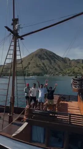 😉  #neptunecruise #kapalphinisilabuanbajo #kapalphinisi #nttpride🏝🔥 #labuanbajo #pelautindonesia 