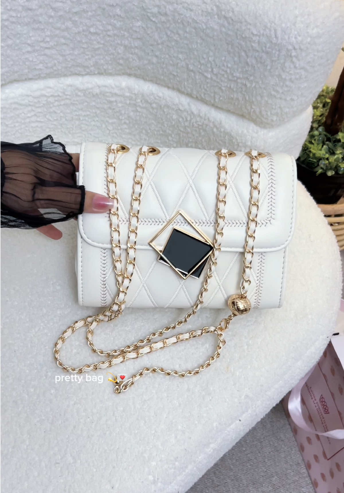 Cantik bgt gurlsss!💫 #coraldaisy #taswanita #taskondangan #slingbag #taspesta 