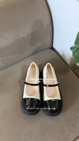 Pesona cantik shelly flatshoes🎀✨ @Paris Zoey Shoes Shop ~ designnya casual, vintage, dan elegant sangan cocok untuk formal & non formal #flatshoes #pariszoey #flatshoescantikk #sepatuwanita 