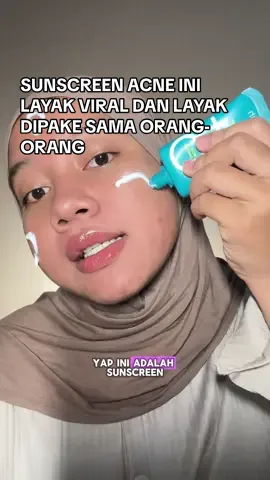 emang pantes viral dan layak dipake sama orang2 yang kulitnya berjerawat selain ringan bisa sekaligus nyembuhin jerawat juga🩵 #wardahsunscreenbaru2025 #sunscreenringantransparant #sunscreenviral #acnefighter #wardahsotyreview #bestacnesunscreen 