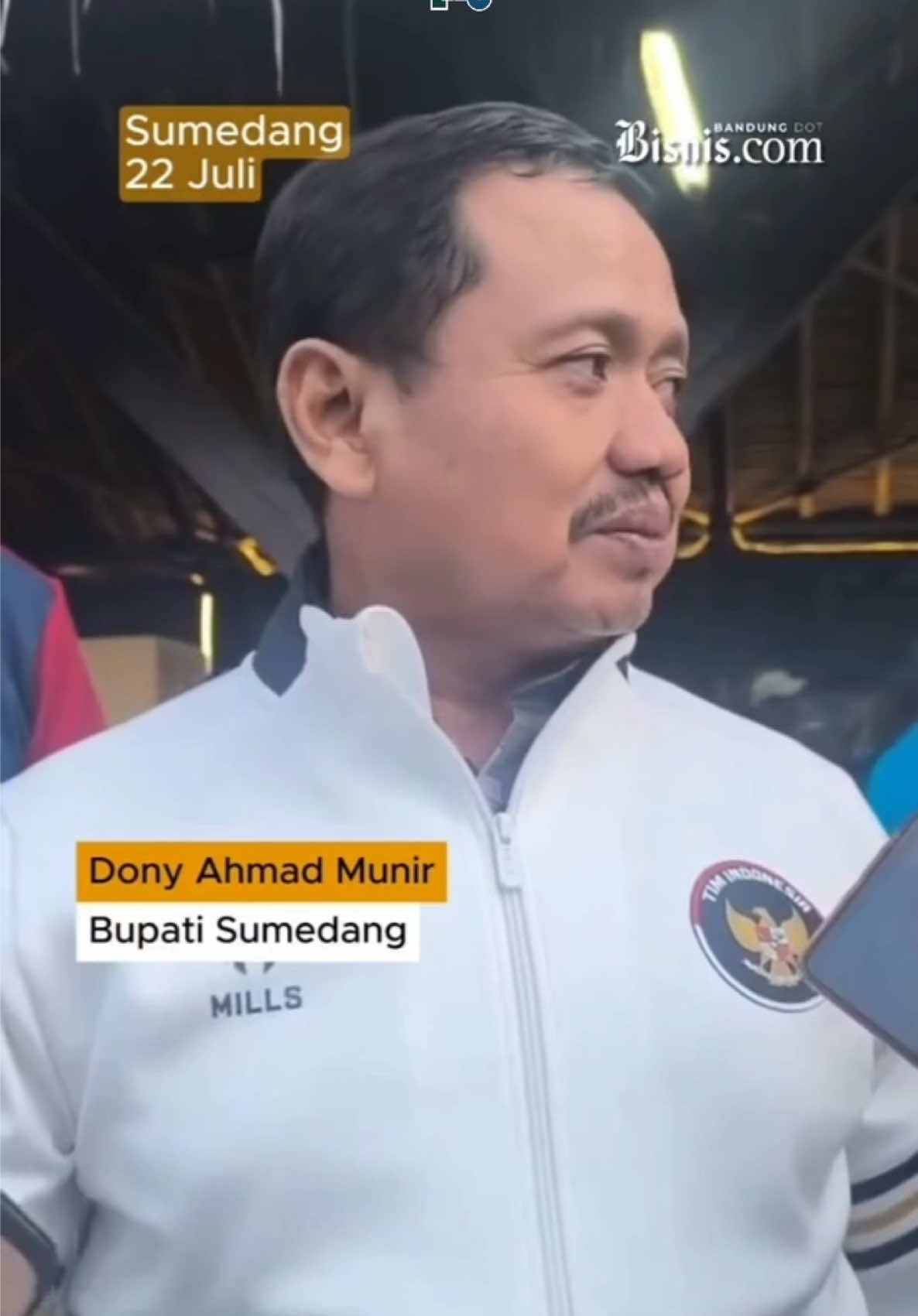 Tentang kebijakan larangan study tour, Pemkab Sumedang mendukung SE Pak Gubernur @dedimulyadi71. Ada 9 poin instruksi di dalam SE Gubernur Jabar 43/PK.03.04/KESRA. Tentang study tour bisa dilakukan apabila memenuhi syarat dan ketentuan berikut ini:  ✅️Dilakukan di dalam wilayah Provinsi Jawa Barat  ✅️Bersifat sukarela, tanpa paksaan ✅️Bertujuan untuk membentuk karakter siswa serta meningkatkan wawasan pendidikan  ✅️Lokasi studi tour dibatasi hanya pada pusat ilmu pengetahuan perguruan tinggi, pusat kebudayaan, dan destinasi edukasi lokal  ✅️Kegiatan study tour dilaksanakan dengan melapor terlebih dulu ke perangkat daerah setempat untuk mendapat persetujuan. #studytour video : @bisniscomjabar #sumedang #bupatisumedang #donyahmadmunir #SumedangSimpati #studytour #dedimulyadi 