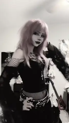 Scary bitches>> #ok #pinkhair #tradgoth 