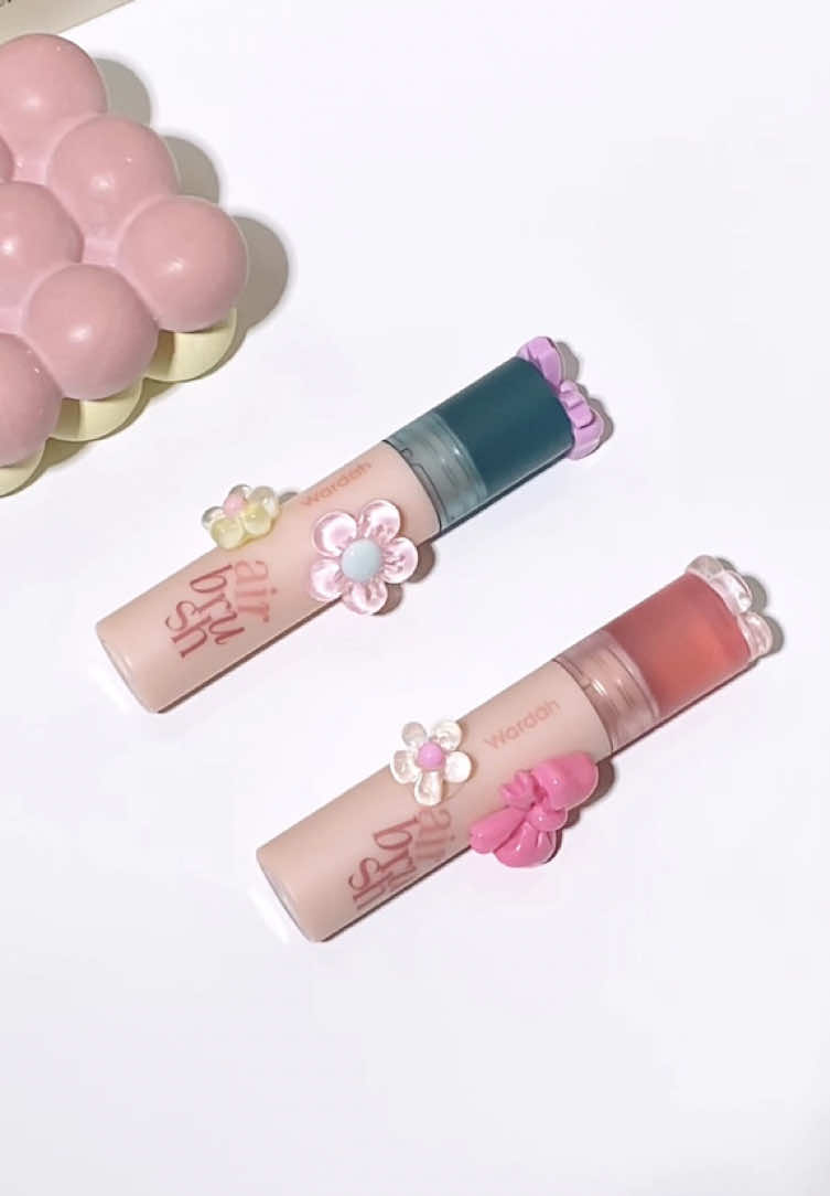 Baru lagi nih dari Wardah, jeng jeng jeng ‘Liptint Airbrush’ here’s!!! Liptint yang ringan, soft blurring, stain up to 12 hours. Dan yang paling inovatif, kamu bisa styling pake airbitz, gemesnyaaa🤏🏻  Harus cobain!! #liptintmattewardah #colourverse #lipstiktasya #bercuanbersamaparagon #wardahaffiliate #wardahairbrushliptint #liptintviral 