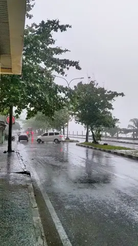 hujan seiring angin kencang kunjungi juga original vt ini by :padang view (delete video? DM mimin ya) #kotapadang #padangview #hujanderas 