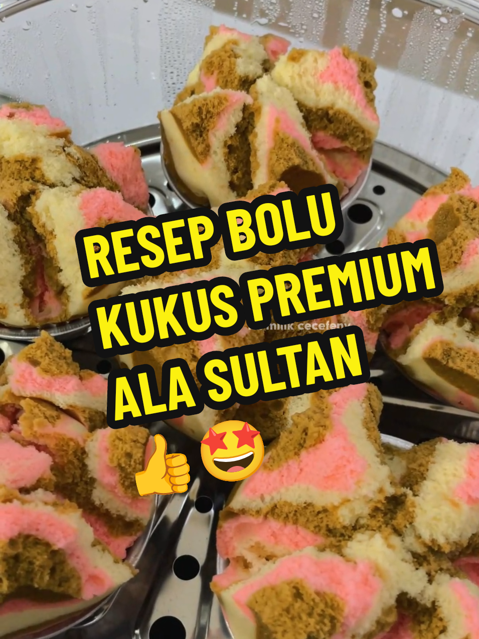 Moms, lagi cari ide camilan yang lembut, manis, dan gampang dibuat di rumah? Coba deh Bolu Kukus Premium ala CeceFeny, teksturnya super lembut, tampilannya cantik, dan cocok banget buat sajian spesial atau jualan! 🎂✨ Resep lengkapnya aku share di bawah ini ya 👇 Bahan :  500gr gula  9 butir telur  300ml fanta  4 sendok susu bubuk 1.5 sendok rum  1 sendok soda pengembang  1.5 sendok vanili  ½ kg tepung terigu  Cara Memasak : 1. masukkan gula 500gr, lalu kemudian masukkan 9 butir telur, kemudian tuangkan 300ml fanta 2. kemudian masukkan 4 sendok susu bubuk, 1,5 sendok makan rum, 1 sendok soda pengembang, dan 1,5 sendok vanili  3. setelah semuanya bahan masuk mixer adonan sampai bahan tercampur semuanya  4. kemudian masukkan ½ kg tepung mixer sampai adonan tercampur rata, mixer lagi kurang lebih sampai 15 menit sampai teksturnya ngembang dan kental  5. setelah semuanya masukkan kedalam loyang, pisahkan sedikit untuk ditambahkan rasa mocca dan stroberi 6. masukkan ke dalam cetakan masukkan adonan yang putih kemudian yang mocca dan stroberi ulangi lagi sampai cetakannya penuh 7. tinggal kukus adonan selama 15 menit dengan api yang besar 8. setelah 15 menit bolu kukus premium ala sultan siap dihidangkan  📩 Jangan lupa share ke teman dan keluarga, ya!  📌 Buat yang belum join buletin, langsung aja klik link di bio buat dapetin update resep-resep favorit dari CeceFeny ❤️ Kalau mommy punya request resep lainnya, boleh banget komen di video aku ya!
