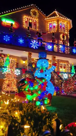 #Christmas #christmastiktok #christmasdecor #christmasgift #christmastree #fyp #foryou #america #christmas2025 
