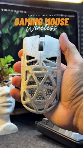 Replying to @ar_minerva05 #gamingmouse #wirelessmouse #GamingSetup #techtok #fyp 